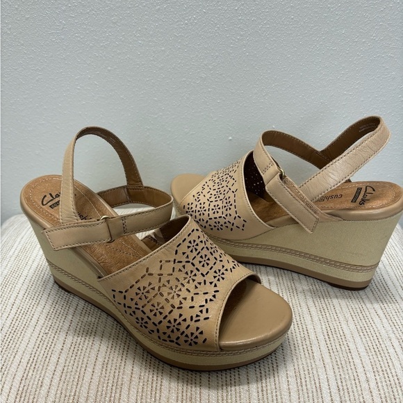 Clark’s sandals size 9 - Picture 2 of 8